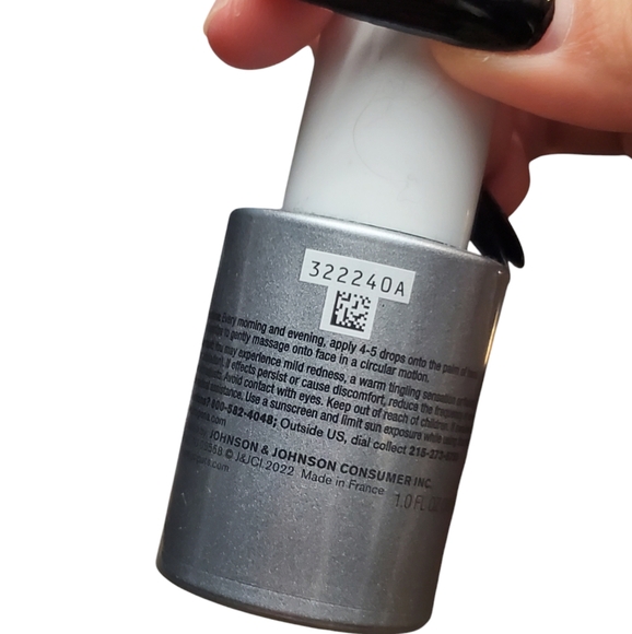 NEUTROGENA RAPID WRINKLE REPAIR® ANTI-WRINKLE .3% RETINOL LIGHTWEIGHT FACIAL OIL - Picture 2 of 2